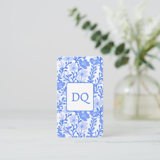 Blumenmuster Elegantes Botanisches Blau Weiß Visitenkarte (Stehend Vorderseite)