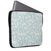 Blumenmuster. Hübsche Blume auf graublauem Hinterg Laptopschutzhülle (Vorne Rechts)