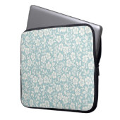 Blumenmuster. Hübsche Blume auf graublauem Hinterg Laptopschutzhülle (Vorderseite Links)