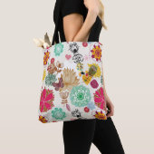 Blumenmuster in der Retro Art Tasche (Von Nahem)