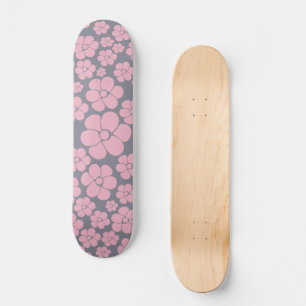 Blumenmuster in Grau und Rosa Skateboard