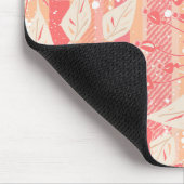 Blumenmuster in modischen Pfirsichfarben Mousepad (Ecke)