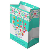 Blumenmuster mit Aquamariner Optik Mittlere Geschenktüte (Rückseite Schrägansicht)