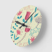 Blumenmuster mit Cartoonkatzen Runde Wanduhr (Winkel)