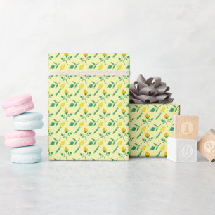 Blumenmuster mit gelben Rosen-und Tulpenfarben-Blu Geschenkpapier