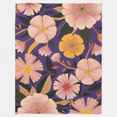 Blumenmuster mit rosa und gelben Blüten Fleecedecke (Vorderseite)