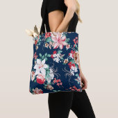 Blumenmuster mit Rose und kleinen Blume mit v Tasche (Von Nahem)