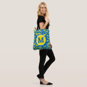 Blumenmuster-Tasche in Blau und Gelb Tasche (Am Model)