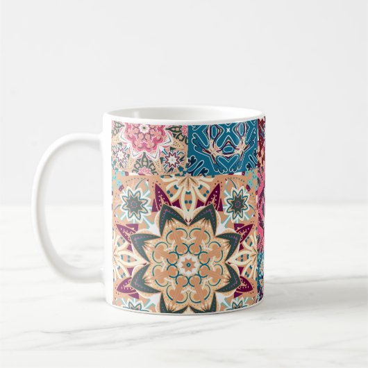 Blumenmuster: Vintages kariertes Muster. Kaffeetasse (Links)