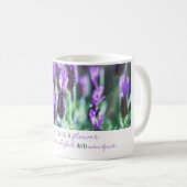 Blumenmütter auf dem Lavendelfeld Tag violette Blu Kaffeetasse (VorderseiteRechts)