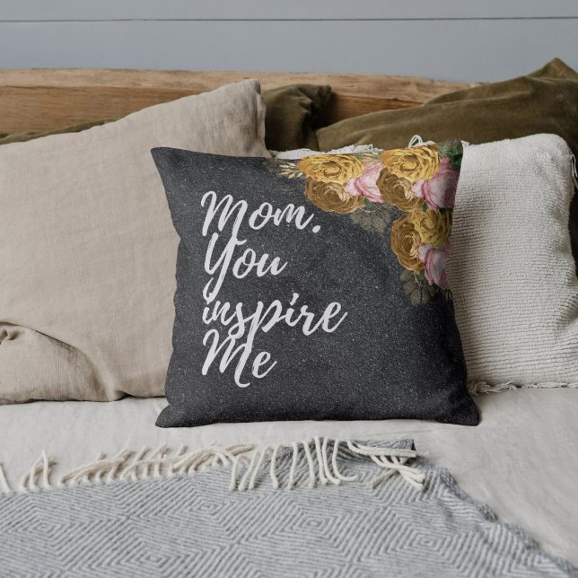 Blumenmütter geben Geschenke mit Personalisiertem  Kissen (Von Creator hochgeladen)