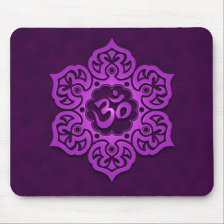 Blumenohm-Entwurf (lila) Mousepad