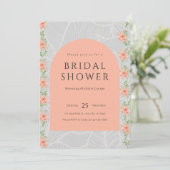 Blumenrosa und graues Brautparty Einladung (Stehend Vorderseite)