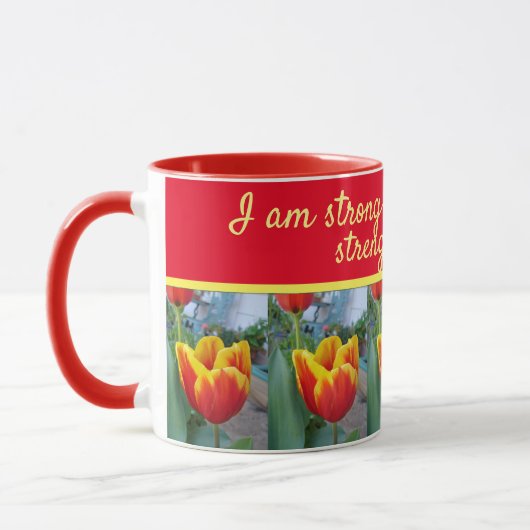 Blumenroter Tulip Gottes Zitat Ich bin starke Frau Tasse (Links)