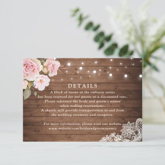 Blumenrustikale Holz-Rose String Lights Details Einladung (Stehend Vorderseite)
