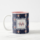 Blumenschere - Navy Blue & Pink Monogram Zweifarbige Tasse (Links)
