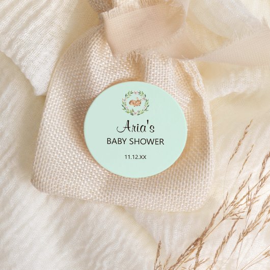 Blumenschläfer auf grünem Duschkopf Umschlag Aufkl Runder Aufkleber