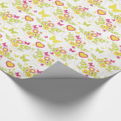 Blumenschmetterlinge und Herz-Frühlingsmuster Geschenkpapier (Ecke)