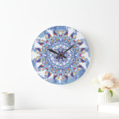 Blumenschmuck, künstlerisches Design. Große Wanduhr (Zuhause)