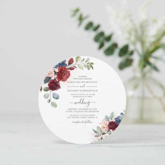 Blumenschrift Burgundy Botanische Moderne Hochzeit Einladung (Stehend Vorderseite)