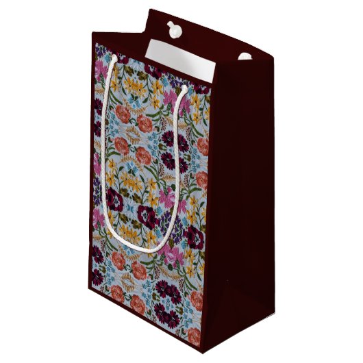 Blumenstickermuster mit schönen Blume Kleine Geschenktüte (Vorderseite Schrägansicht)