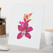 Blumenstil, ArtyClick Crimson, Light Gold Sockelschild (In Situ)