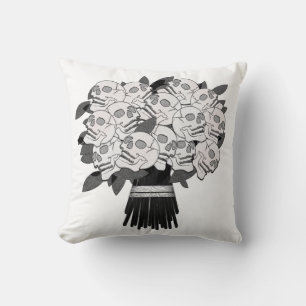 Blumenstrauß aus Totenkopfrosen Schwarz & Weiß Kissen