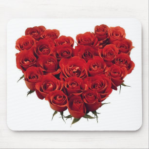 Blumenstrauß der Herz-geformten tiefroten Rosen Mousepad