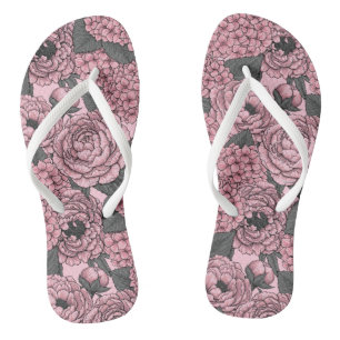 Blumenstrauß in Rosa Badesandalen