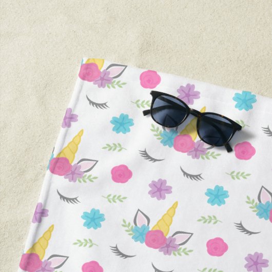 Blumenunicorn-Gesichts-personalisiertes Strandtuch (Beispiel)