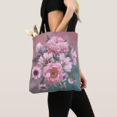 Blumenvorlage. Schöne Blume, Torfbäume und Iris Tasche (Von Nahem)