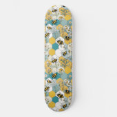 Blumenwabenkraupen mit gelben und Aquamarinen Bien Skateboard (Vorderseite)