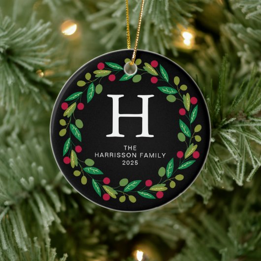 Blumenweihkranz Mit Monogramm Foto Keramik Ornament (Baum)