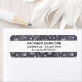 Blumenweiß auf schwarzer Linie Zeichnend Adresse (Insitu)