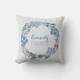 Blumenwreath-personalisiertes Monogramm-blaues Kissen