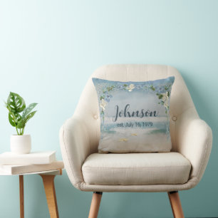 Blumige Hochzeitsbogen mit individuellem Namen Kissen