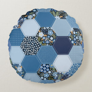 Blumiges, Jeans-Patchwork: blaues Muster. Rundes Kissen