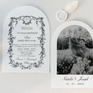 Blumiges Schwarz-Weiß-Monogramm-Foto-Bogenförmige  Einladung