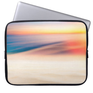 Blur tropischer Sonnenuntergang Strand mit sehr vi Laptopschutzhülle