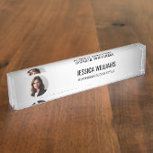 Blurred Grey Background Blurred Gerbera Blume Namensplakette (Seite)