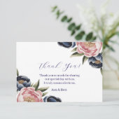 Blush and Navy Blue Peony Wedding Dankeskarte (Stehend Vorderseite)