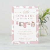 Blush Baby Clothesline Little Cowgirl Baby Shower Einladung (Stehend Vorderseite)