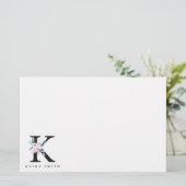 BLUSH BLUE FLORAL ALPHABETS NAME LETTER K BRIEFPAPIER (Stehend Vorderseite)