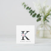 BLUSH BLUE FLORAL ALPHABETS NAME LETTER K QUADRATISCHE VISITENKARTE (Stehend Vorderseite)
