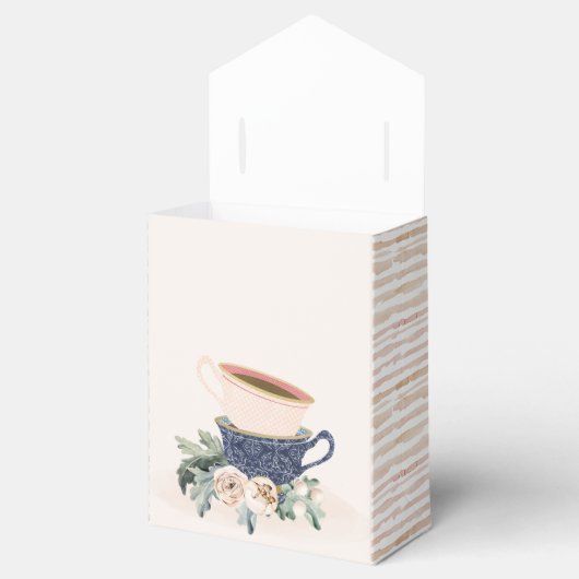 Blush Blue Floral gestapelte Teebeutel Babydusche Geschenkschachtel (Geöffnet)