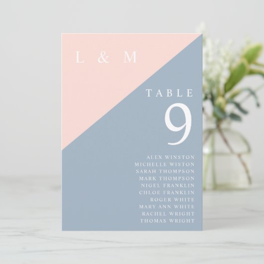 Blush Blue Monogram Tischnummer Seekarte (Stehend Vorderseite)