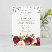 Blush & Burgund Bloral Wedding Einladung (Stehend Vorderseite)