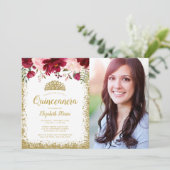 Blush Burgundy Floral Gold Tiara Quinceanera Foto Einladung (Stehend Vorderseite)