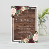 Blush Burgundy Red Floral Rustic Wood Quinceanera Einladung (Stehend Vorderseite)