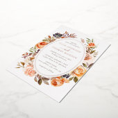 Blush Burnt Orange Bloral Foliage Hochzeit Folieneinladung (Gedreht)